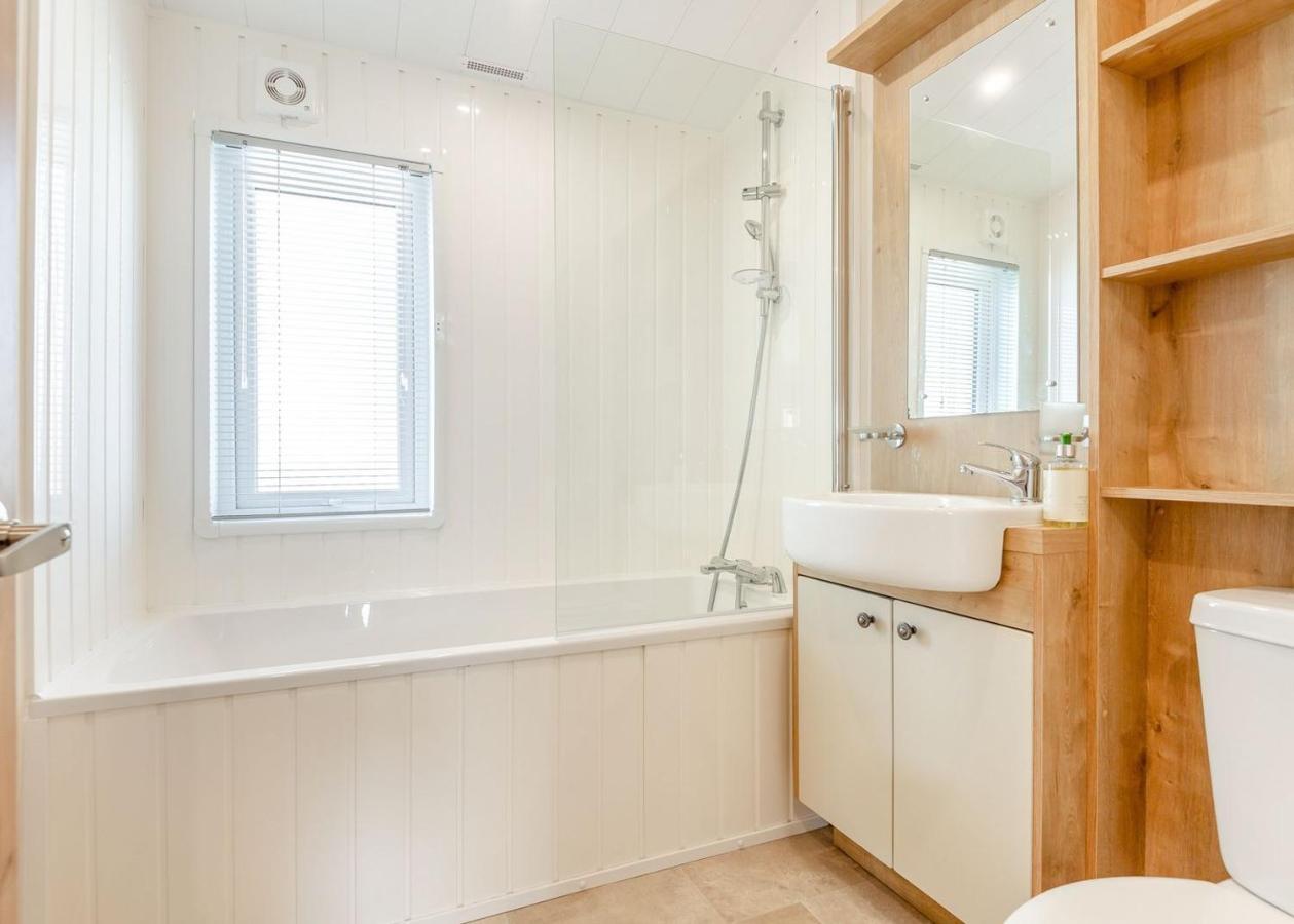 Home Farm Park Lakeside Retreat Burgh le Marsh Номер фото
