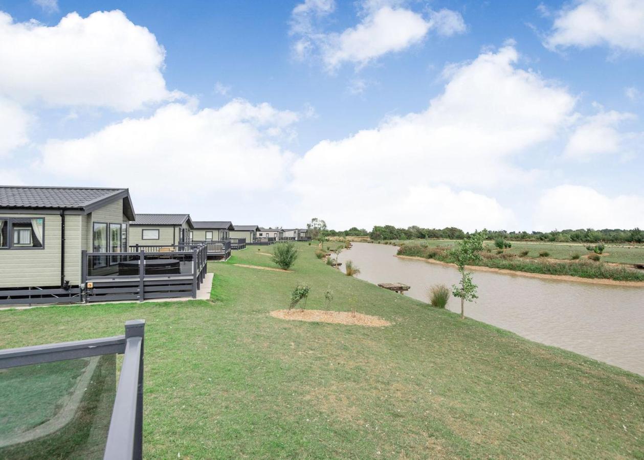 Home Farm Park Lakeside Retreat Burgh le Marsh Номер фото