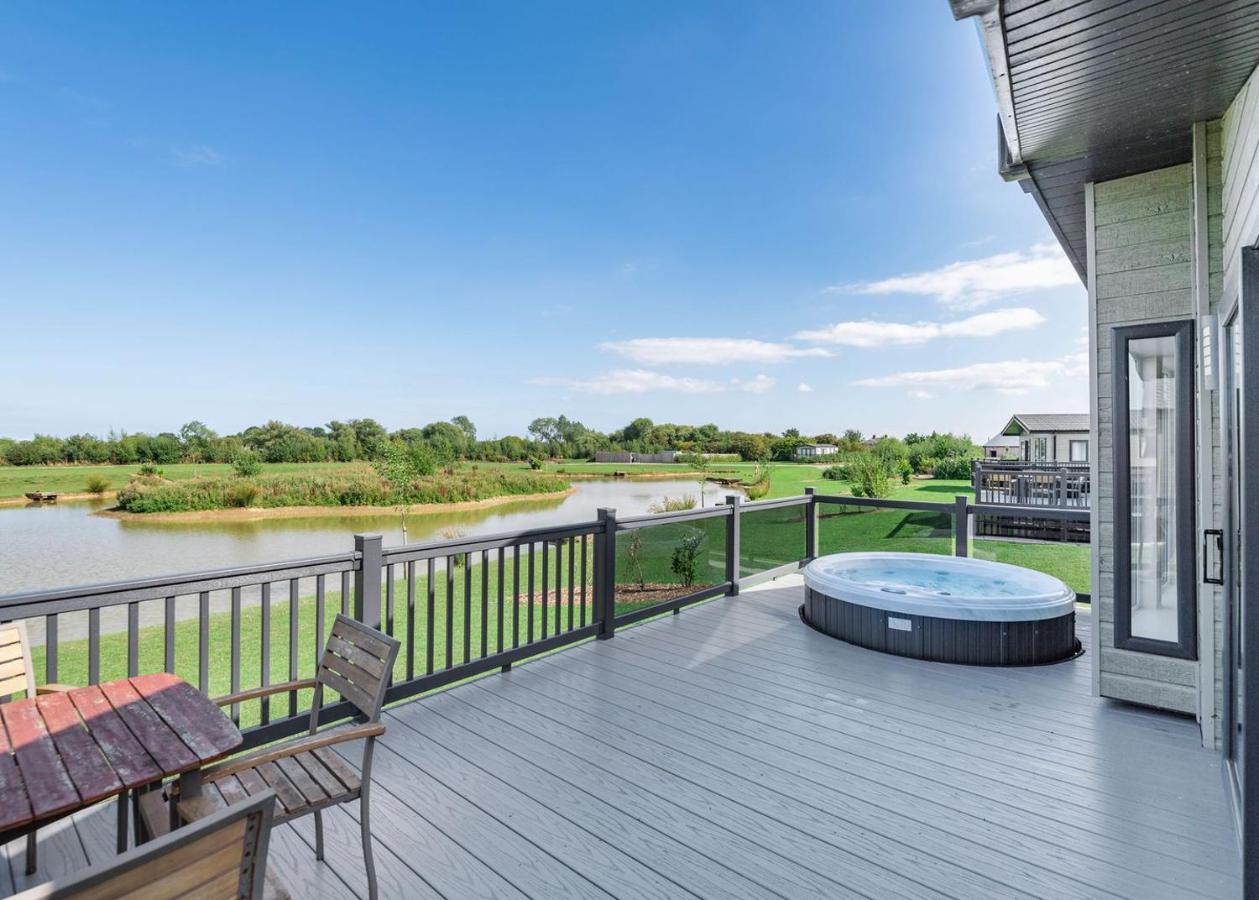 Home Farm Park Lakeside Retreat Burgh le Marsh Номер фото