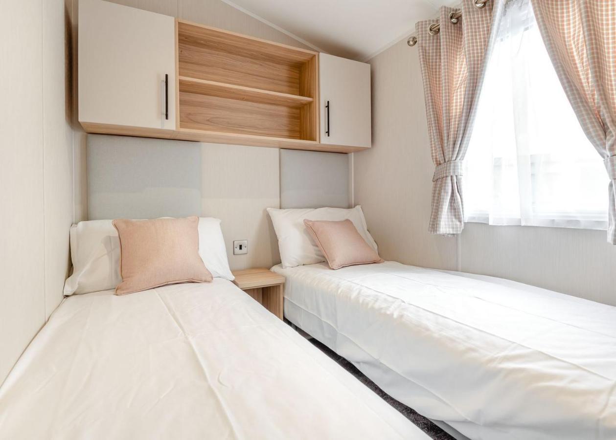 Home Farm Park Lakeside Retreat Burgh le Marsh Номер фото