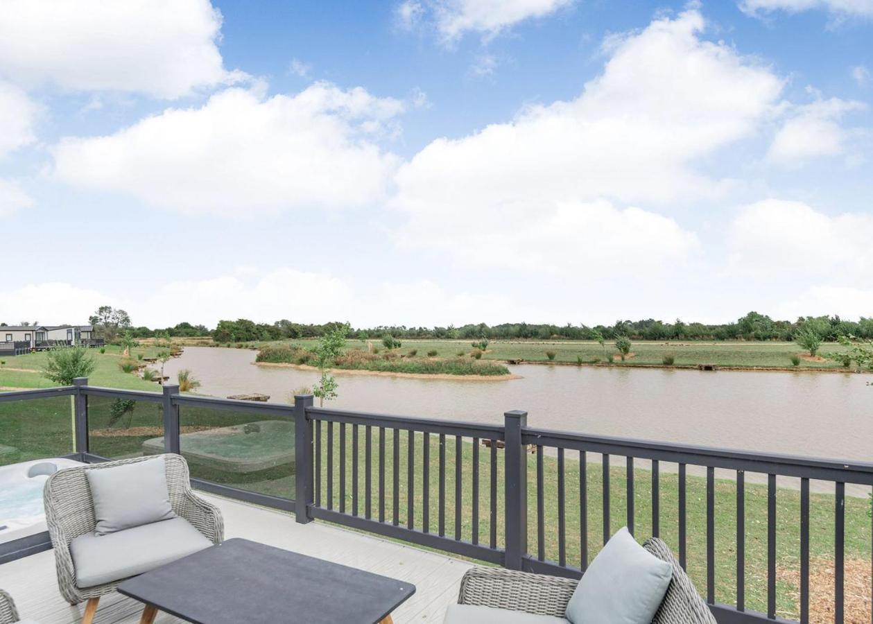 Home Farm Park Lakeside Retreat Burgh le Marsh Номер фото